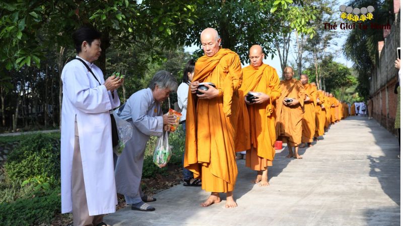 Hình ảnh minh họaPháp Phục Tăng Ni (Pháp Phục Tăng Ni)